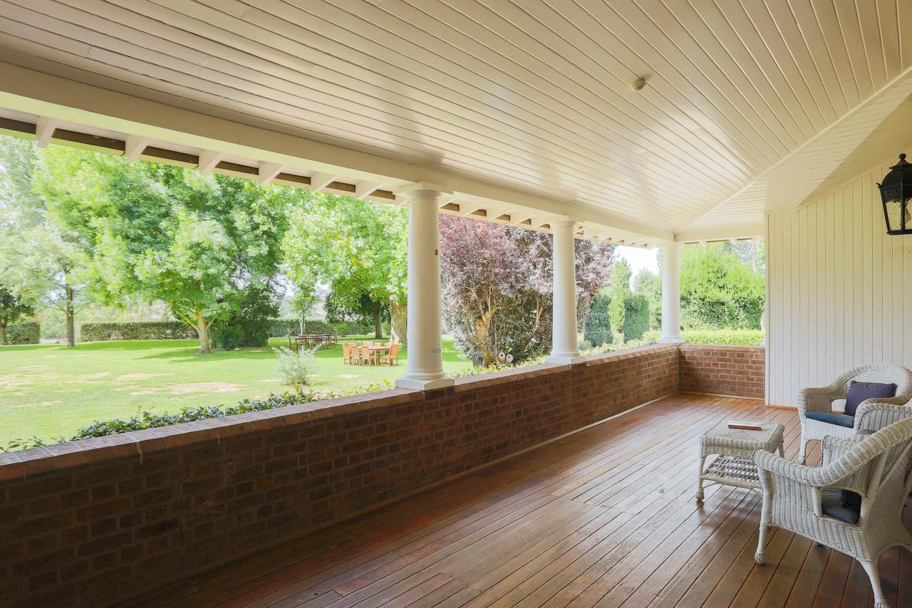 Petersons Armidale Winery And Guesthouse Bagian luar foto