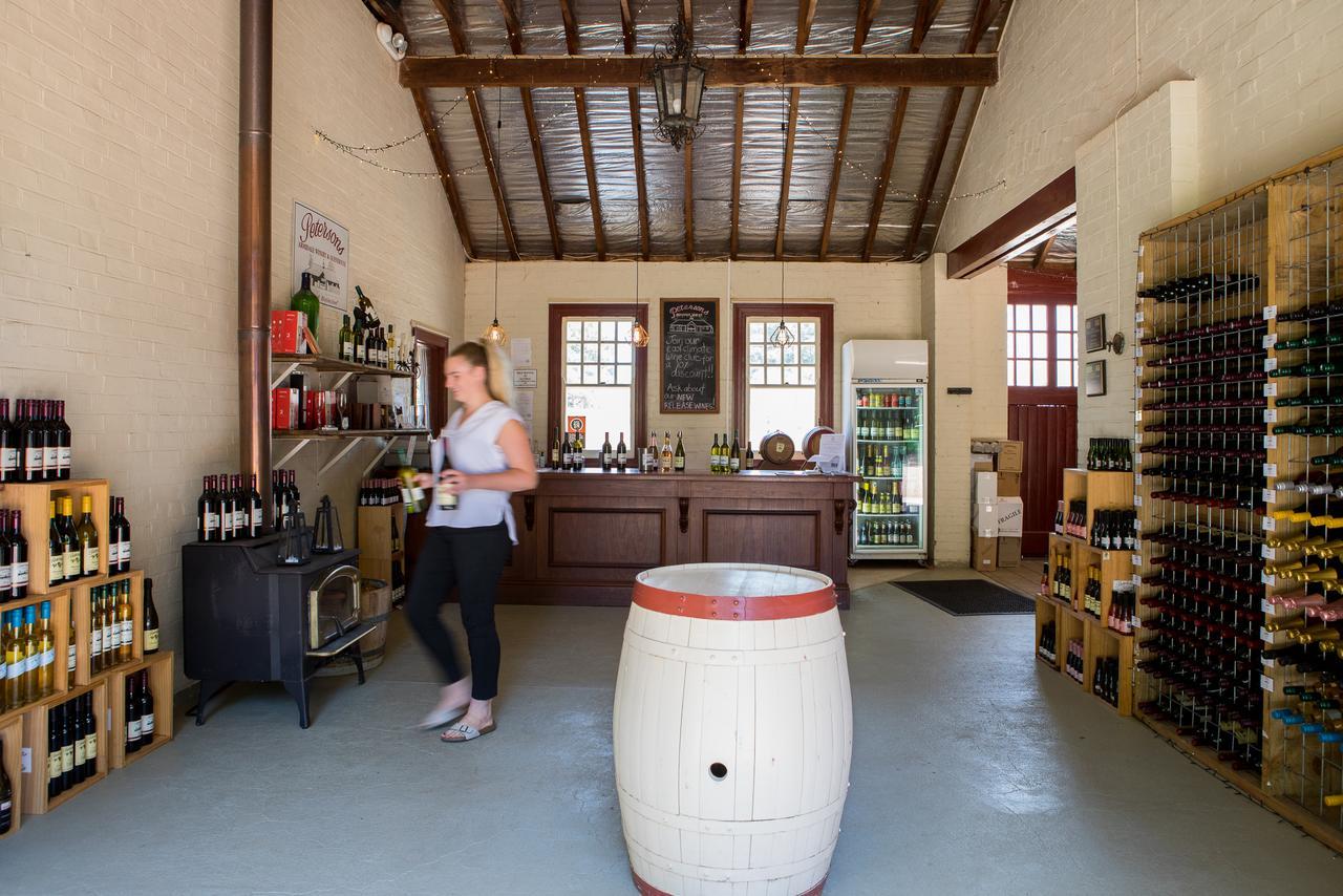 Petersons Armidale Winery And Guesthouse Bagian luar foto