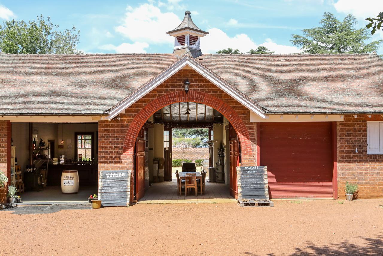 Petersons Armidale Winery And Guesthouse Bagian luar foto