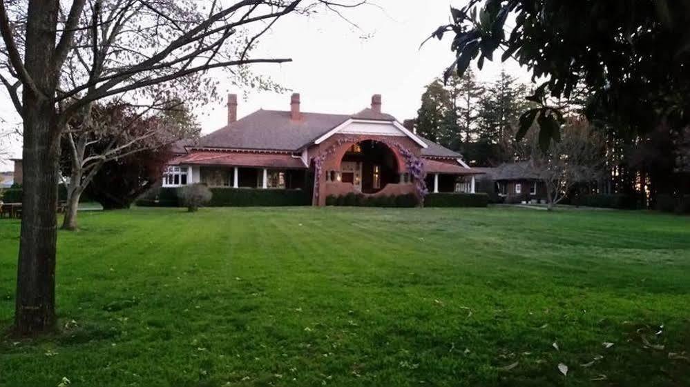 Petersons Armidale Winery And Guesthouse Bagian luar foto